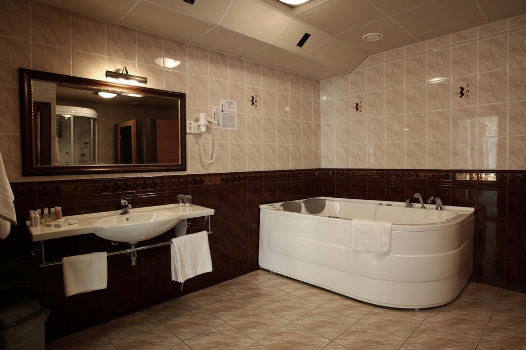 Siauliu Krasto Medziotoju Uzeiga Hotel Siauliai  Phòng bức ảnh