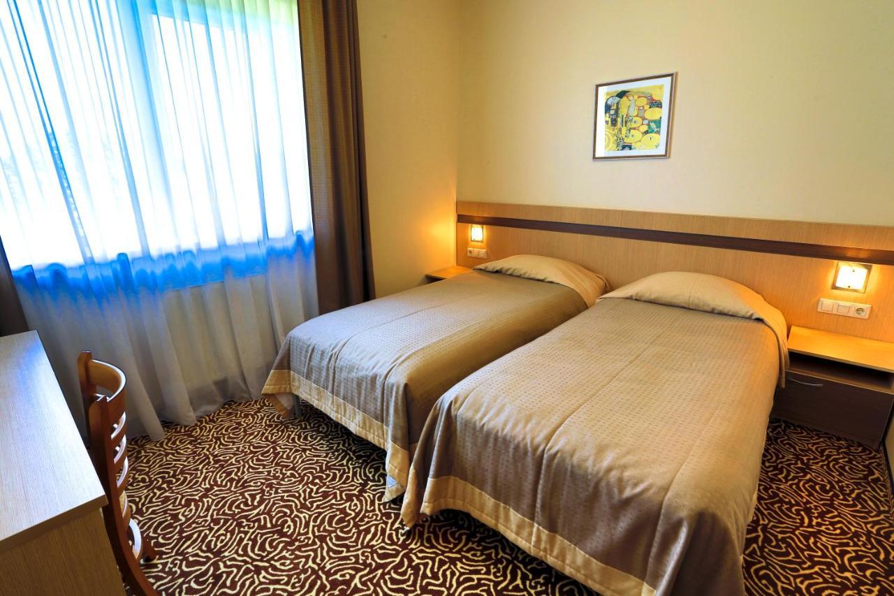 Siauliu Krasto Medziotoju Uzeiga Hotel Siauliai  Ngoại thất bức ảnh