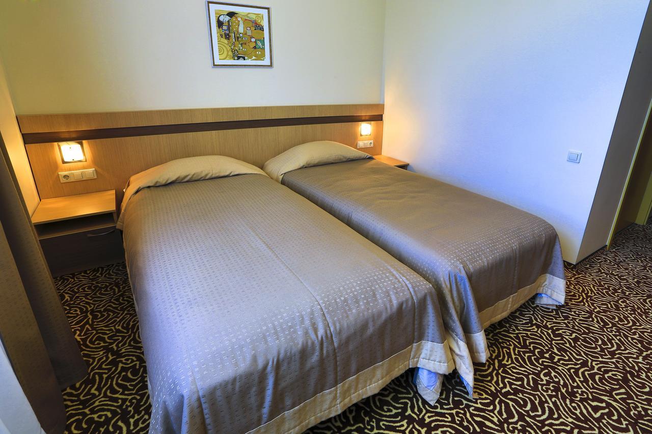 Siauliu Krasto Medziotoju Uzeiga Hotel Siauliai  Ngoại thất bức ảnh
