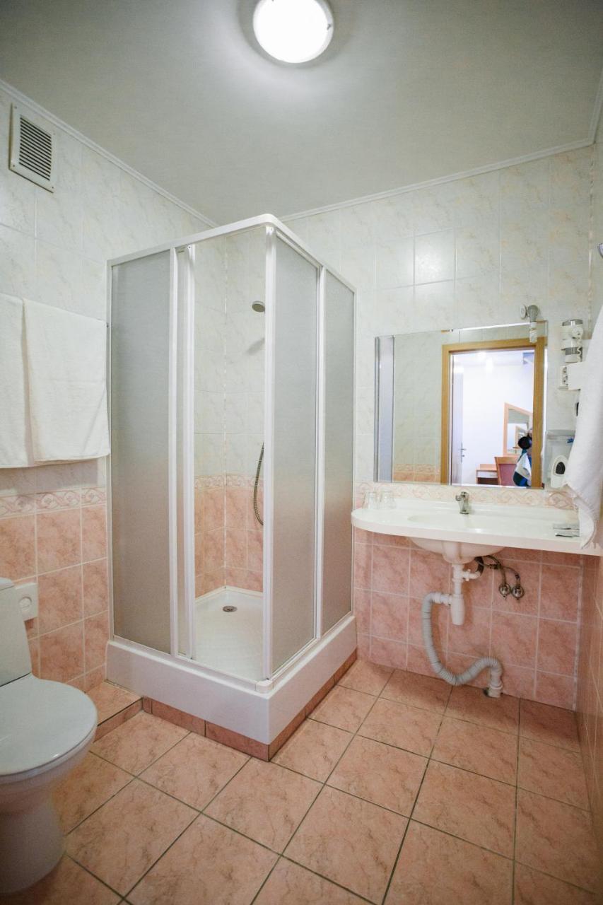Siauliu Krasto Medziotoju Uzeiga Hotel Siauliai  Phòng bức ảnh
